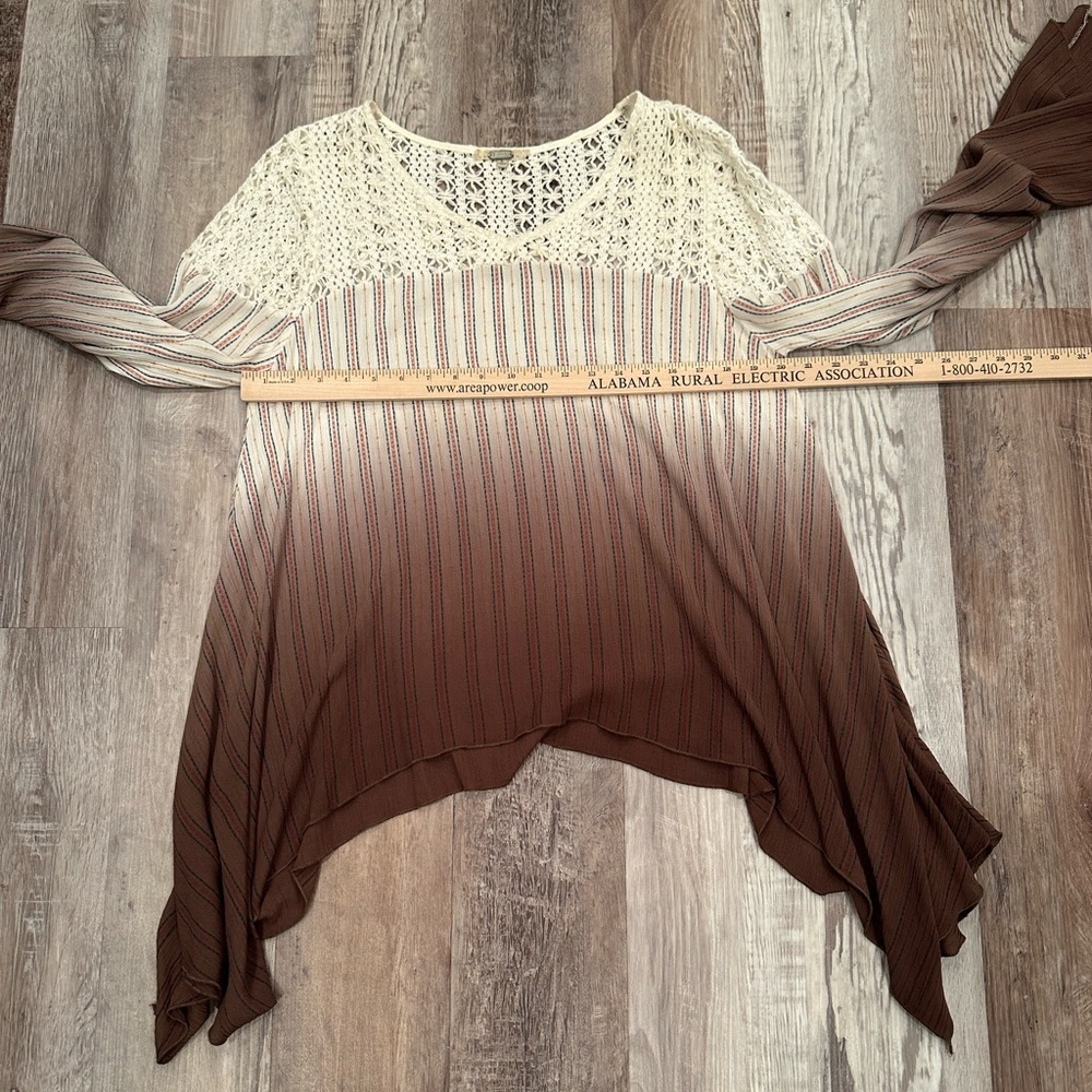 Gimmicks by BKE Ombré Striped Crochet Blouse Top Shark Bite Hem Sz L - Picture 4 of 15